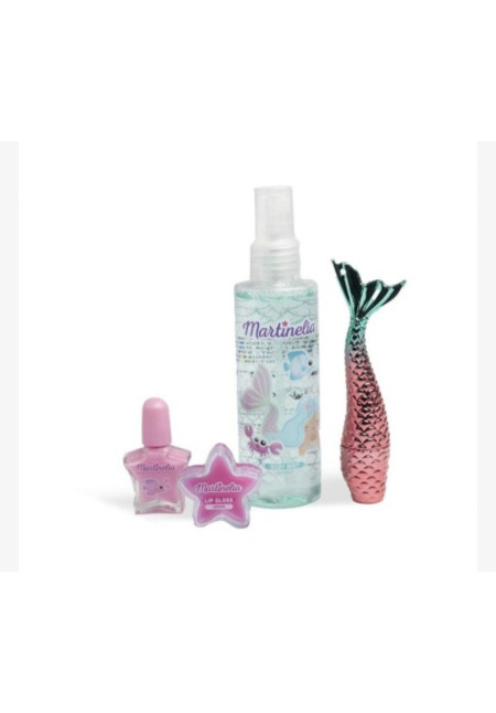 Set de belleza infantil mermaids-Martinelia  Sumérgete en la fantasía marina con el "Let's Be Mermaids: Ocean Dream Beauty Set". Este encantador conjunto incluye un Body Mist, un brillo labial de sirena, un esmalte de uñas en forma de estre Set de belleza infantil mermaids-Martinelia  Sumérgete en la fantasía marina con el "Let's Be Mermaids: Ocean Dream Beauty Set". Este encantador conjunto incluye un Body Mist, un brillo labial de sirena, un esmalte de uñas en forma de estre